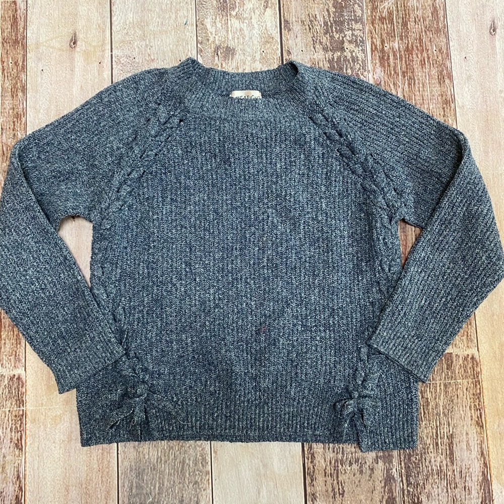 Nine‎ 1 Eight heathered sweater size M
